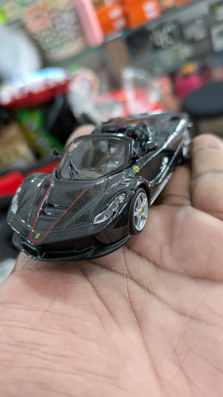 BBURAGO - 1/43 SCALE MODEL - SIGNATURE SERIES - FERRARI LAFERRARI APERTA - BLACK