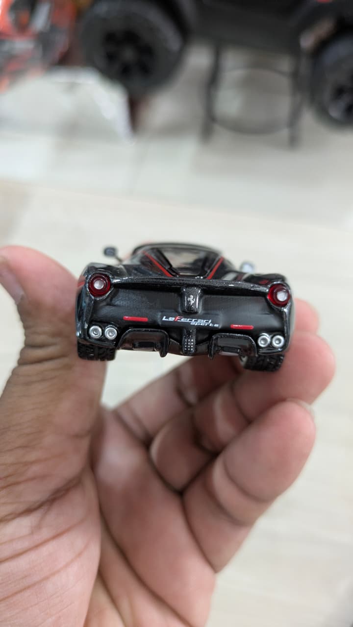 BBURAGO - 1/43 SCALE MODEL - SIGNATURE SERIES - FERRARI LAFERRARI APERTA - BLACK