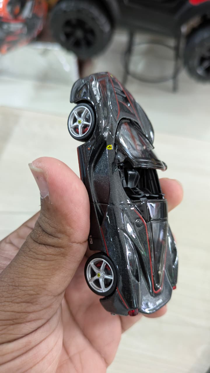 BBURAGO - 1/43 SCALE MODEL - SIGNATURE SERIES - FERRARI LAFERRARI APERTA - BLACK