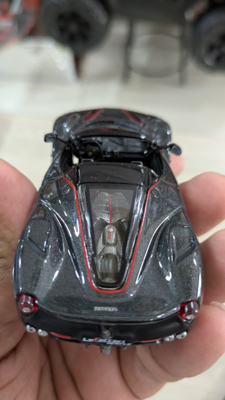 BBURAGO - 1/43 SCALE MODEL - SIGNATURE SERIES - FERRARI LAFERRARI APERTA - BLACK