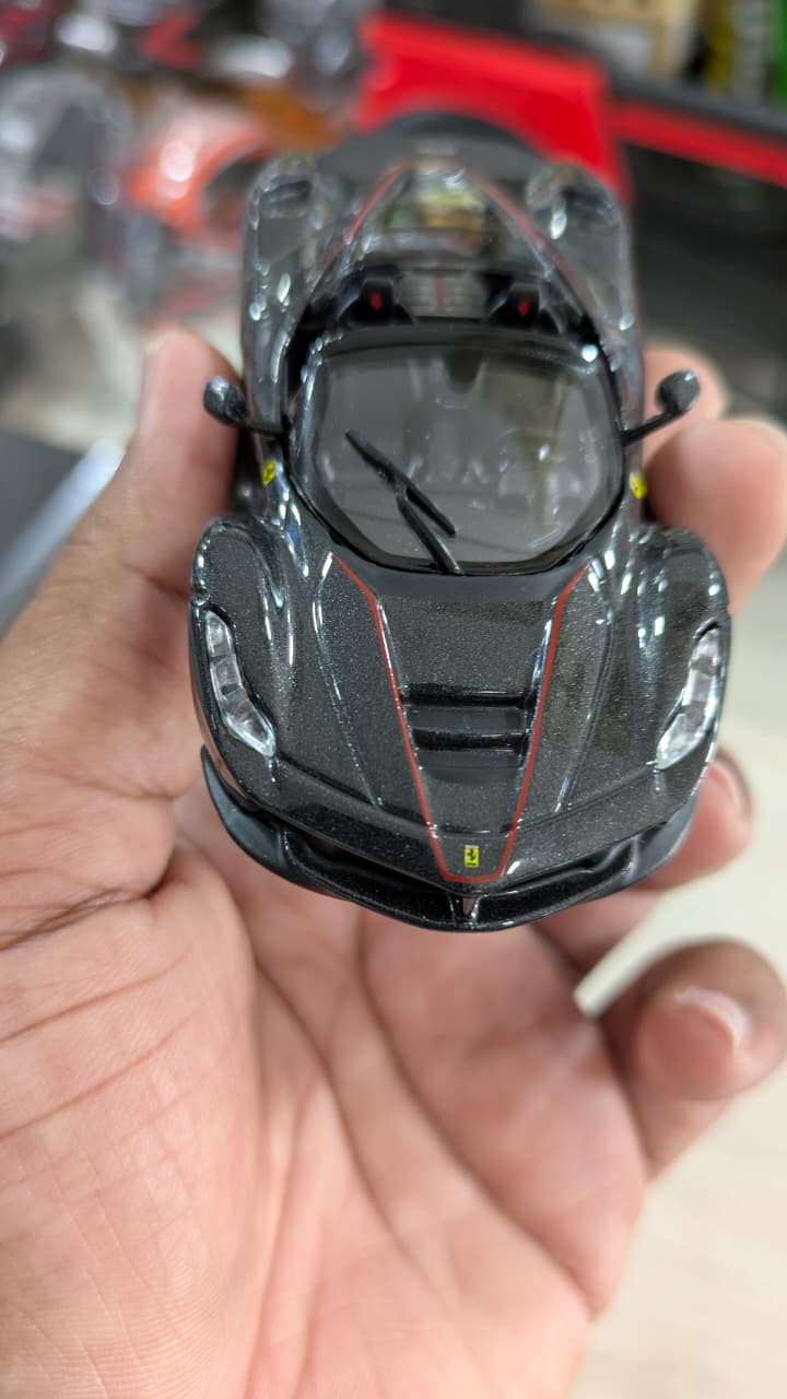 BBURAGO - 1/43 SCALE MODEL - SIGNATURE SERIES - FERRARI LAFERRARI APERTA - BLACK