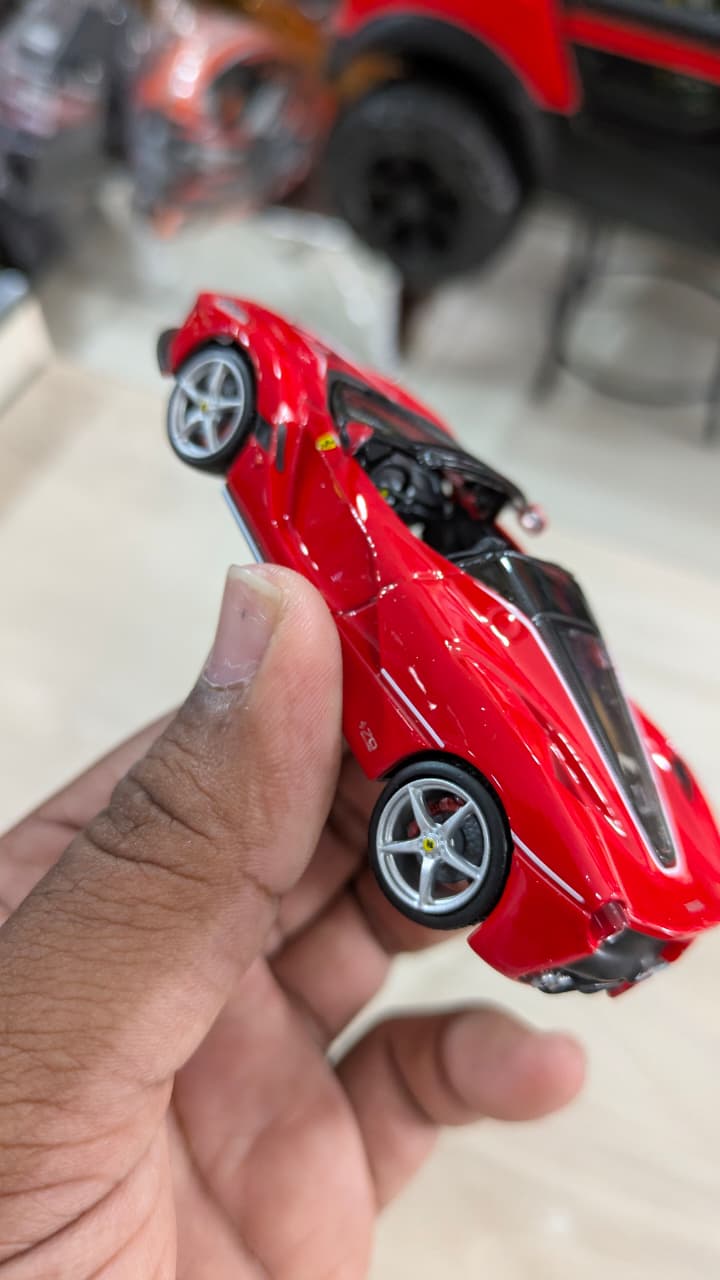 BBURAGO - 1/43 SCALE MODEL - SIGNATURE SERIES - FERRARI LAFERRARI APERTA-RED COLOR