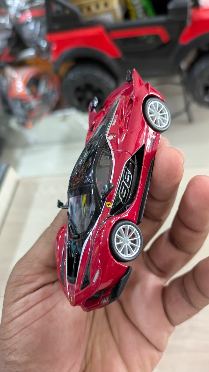 Bburago 1:43 scale RED FERRARI FXX K 1:43 SCALE DIE-CAST CAR