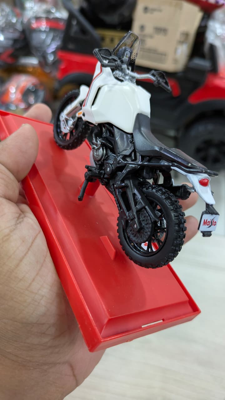 Maisto DUCATI DESERT X 1/18 DIECAST MODEL