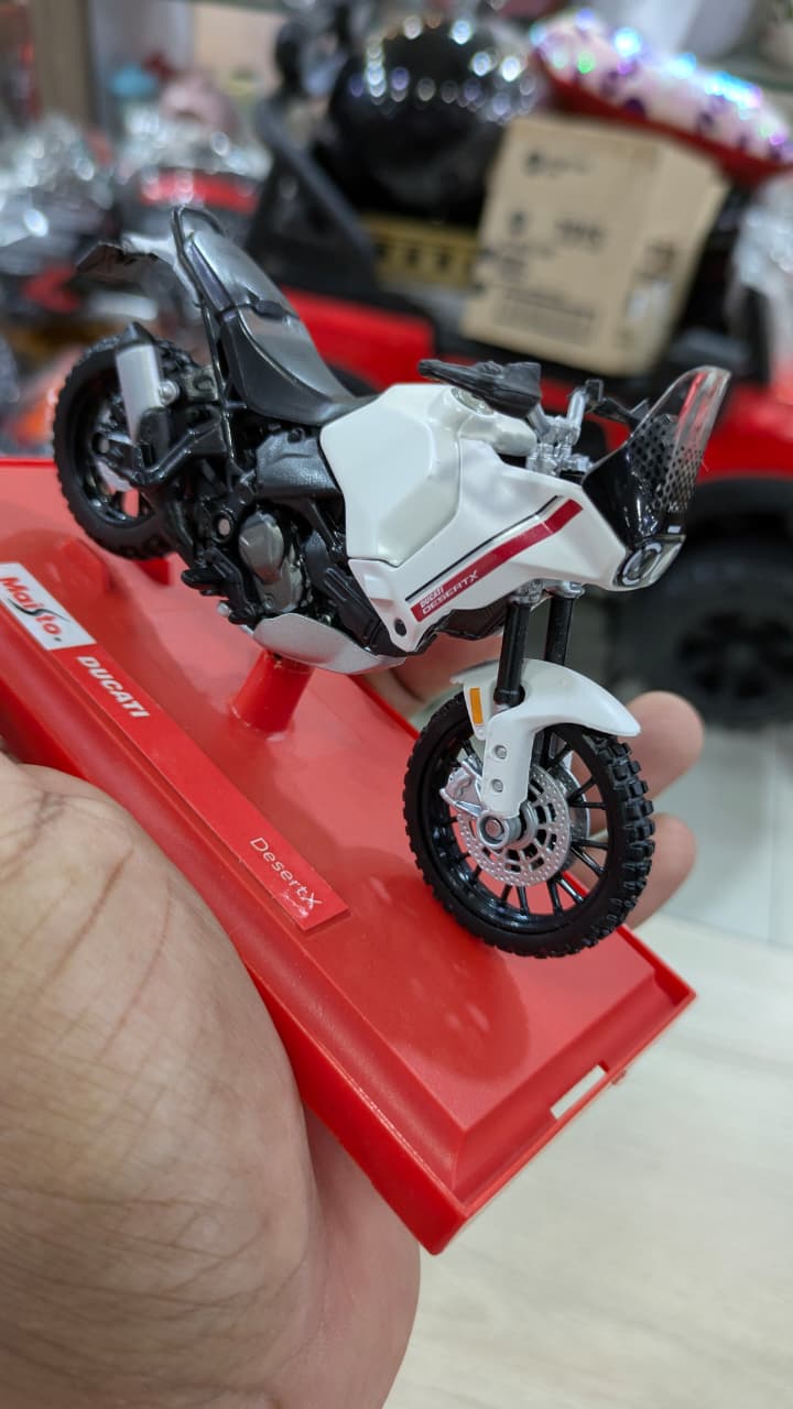 Maisto DUCATI DESERT X 1/18 DIECAST MODEL
