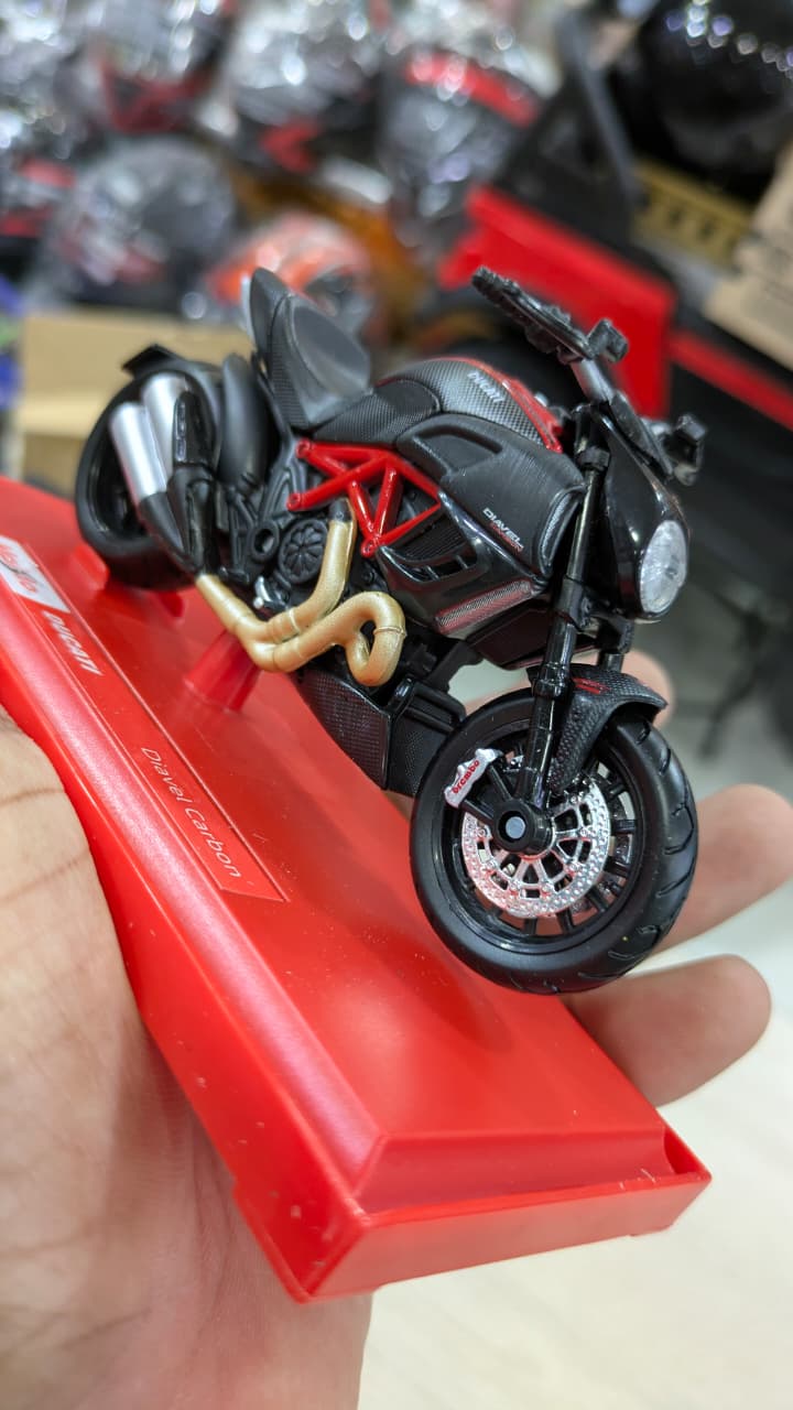 Maisto Ducati Diavel Carbon - Black / Red