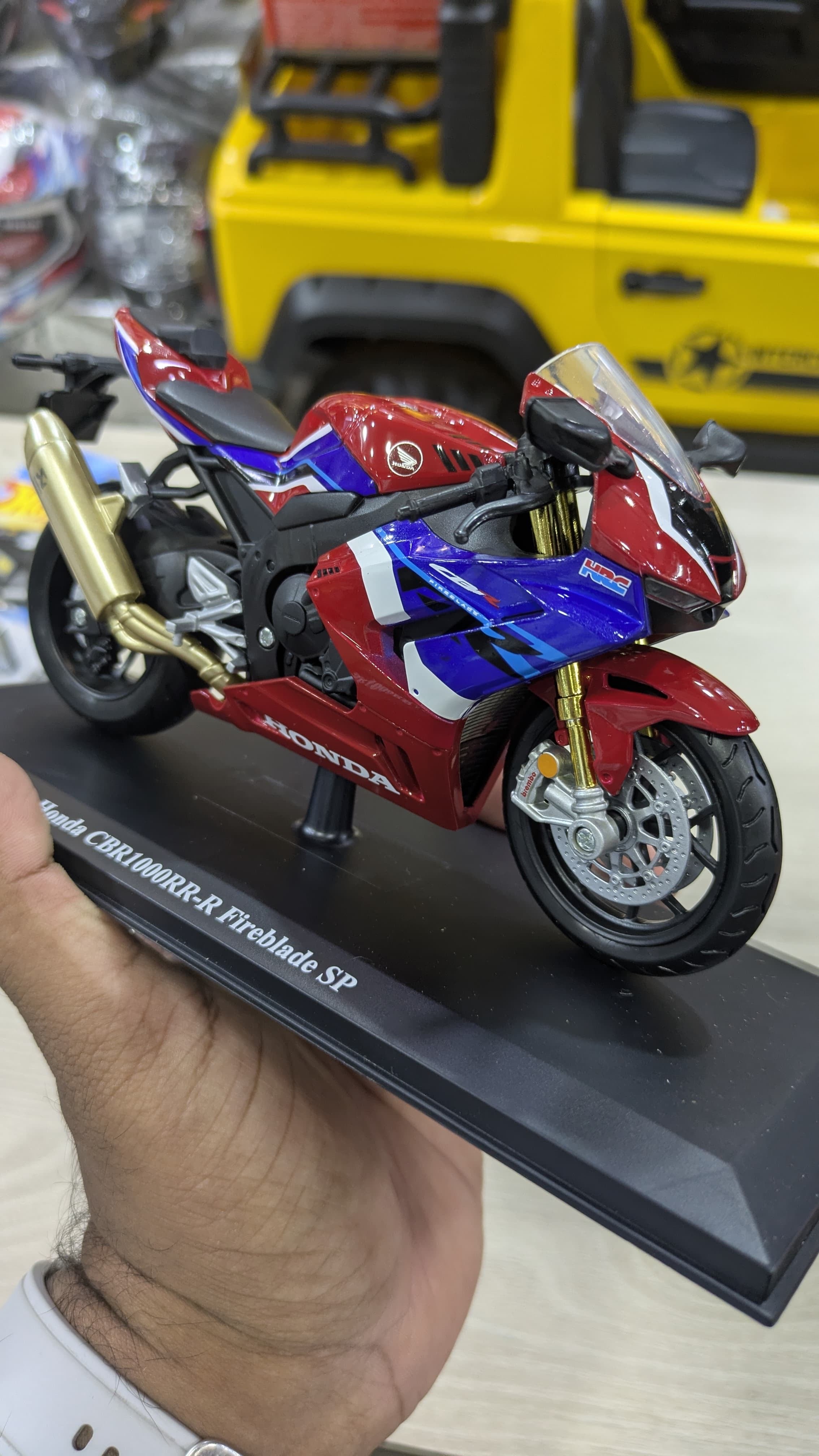 Maisto Honda Cbr 1000 Rr- R Fireblade Sp 1:12 Scale Diecast Model Miniature Show Motorcycle, For Collectors, Gifting