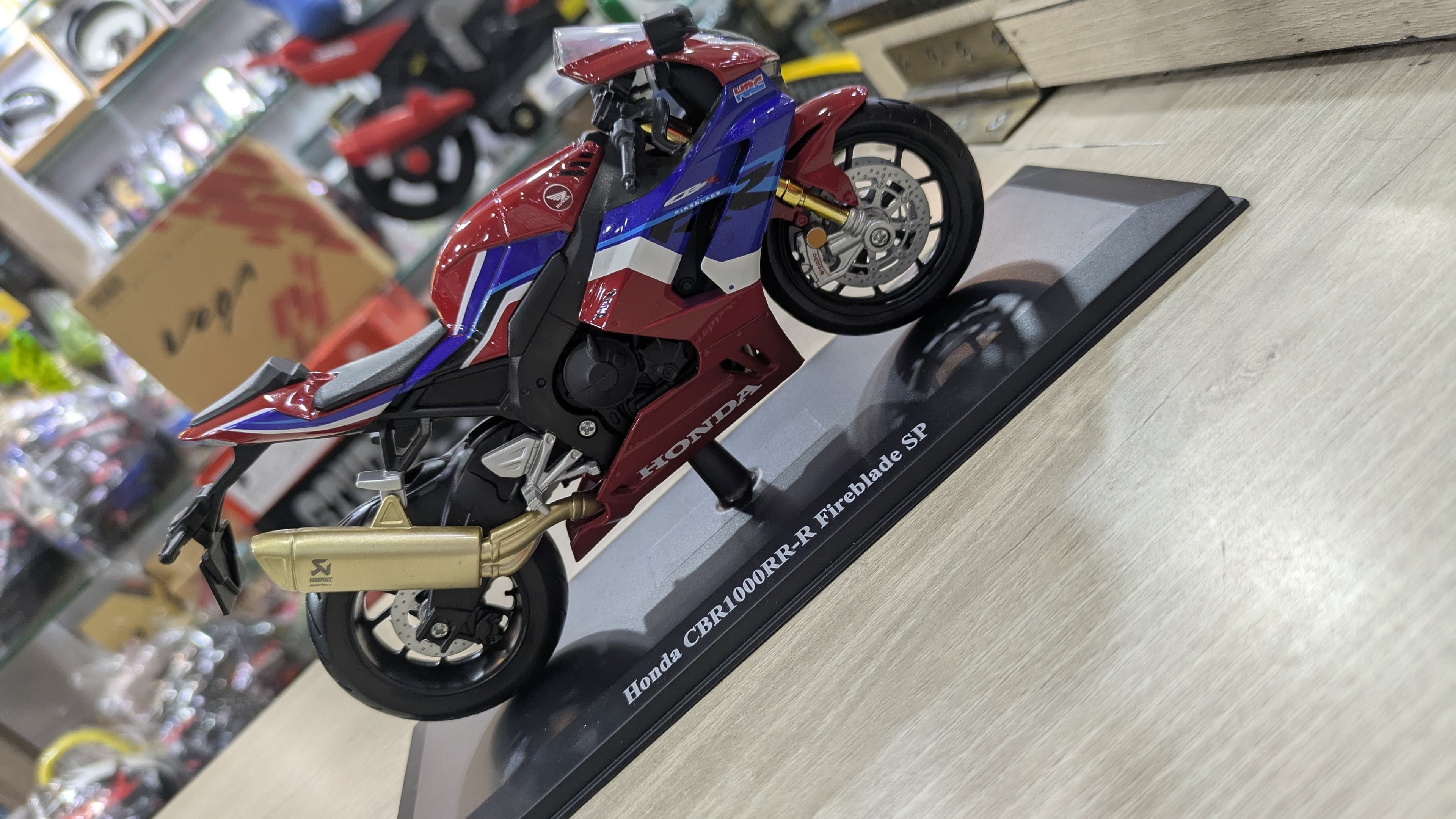 Maisto Honda Cbr 1000 Rr- R Fireblade Sp 1:12 Scale Diecast Model Miniature Show Motorcycle, For Collectors, Gifting