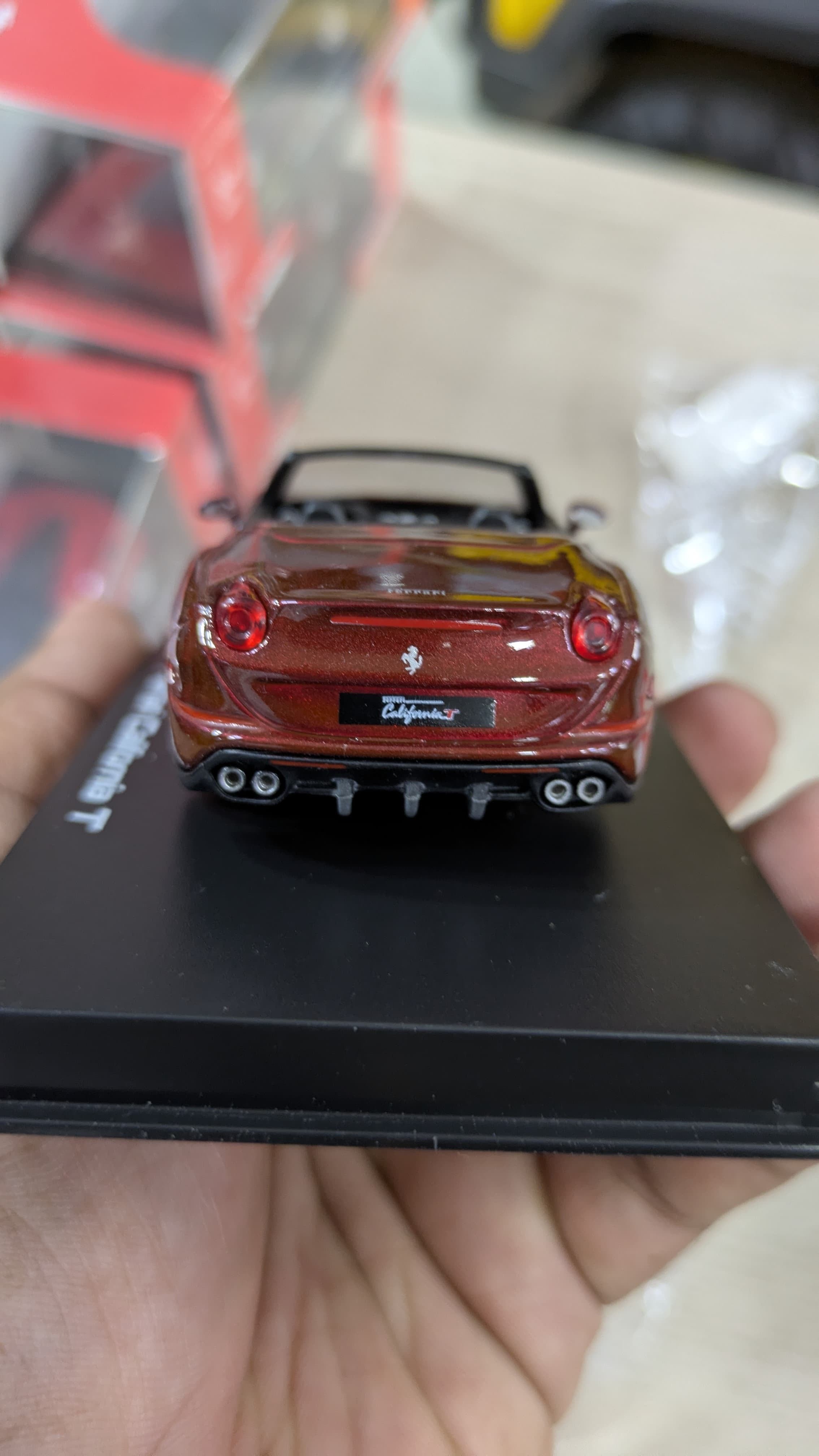 Bburago 1:43 scale Ferrari California (acrylic box)