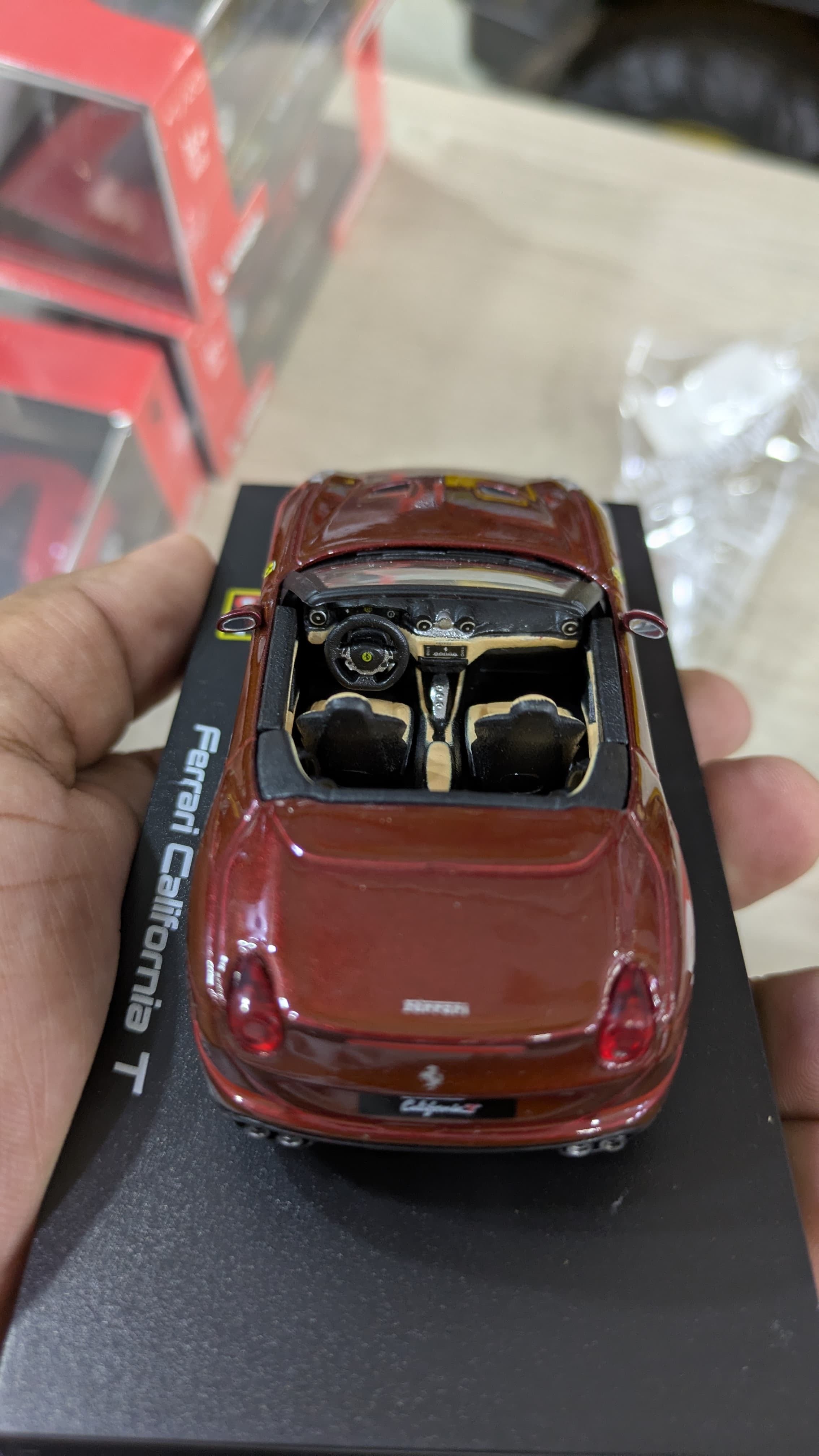 Bburago 1:43 scale Ferrari California (acrylic box)