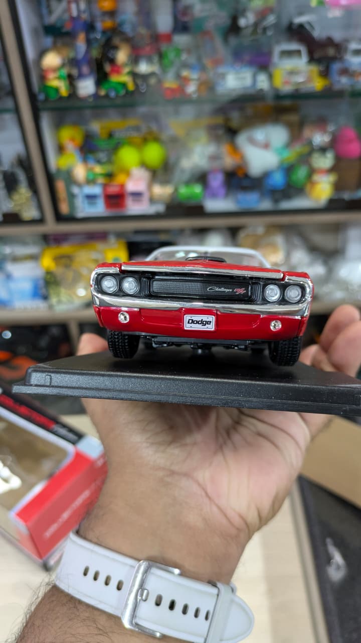 Maisto 1970 Dodge challenger R/T coupe 1:24 scale Diecast car