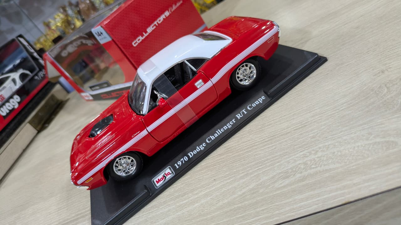 Maisto 1970 Dodge challenger R/T coupe 1:24 scale Diecast car