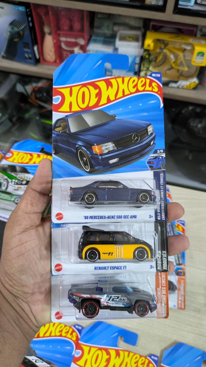 Hotwheels q case Benz 560 combo