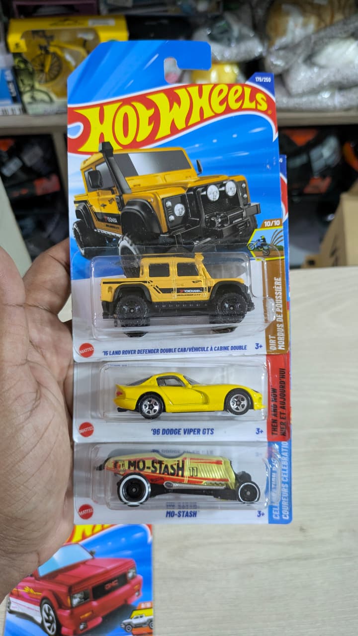 Hotwheels q case 2025 dodge defender combo