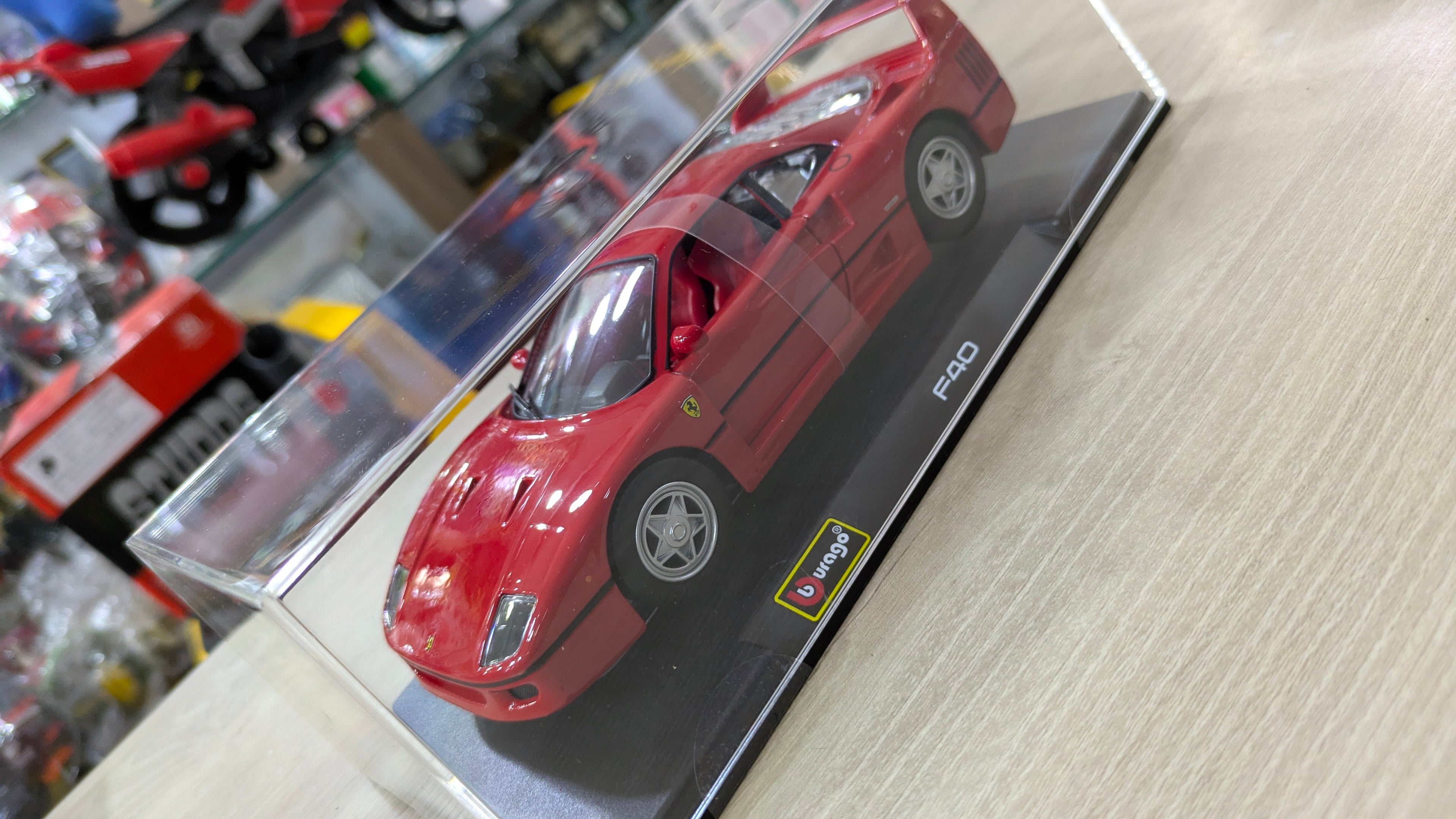 FERRARI F40 1:24 LICENSED DIECAST CAR bburago