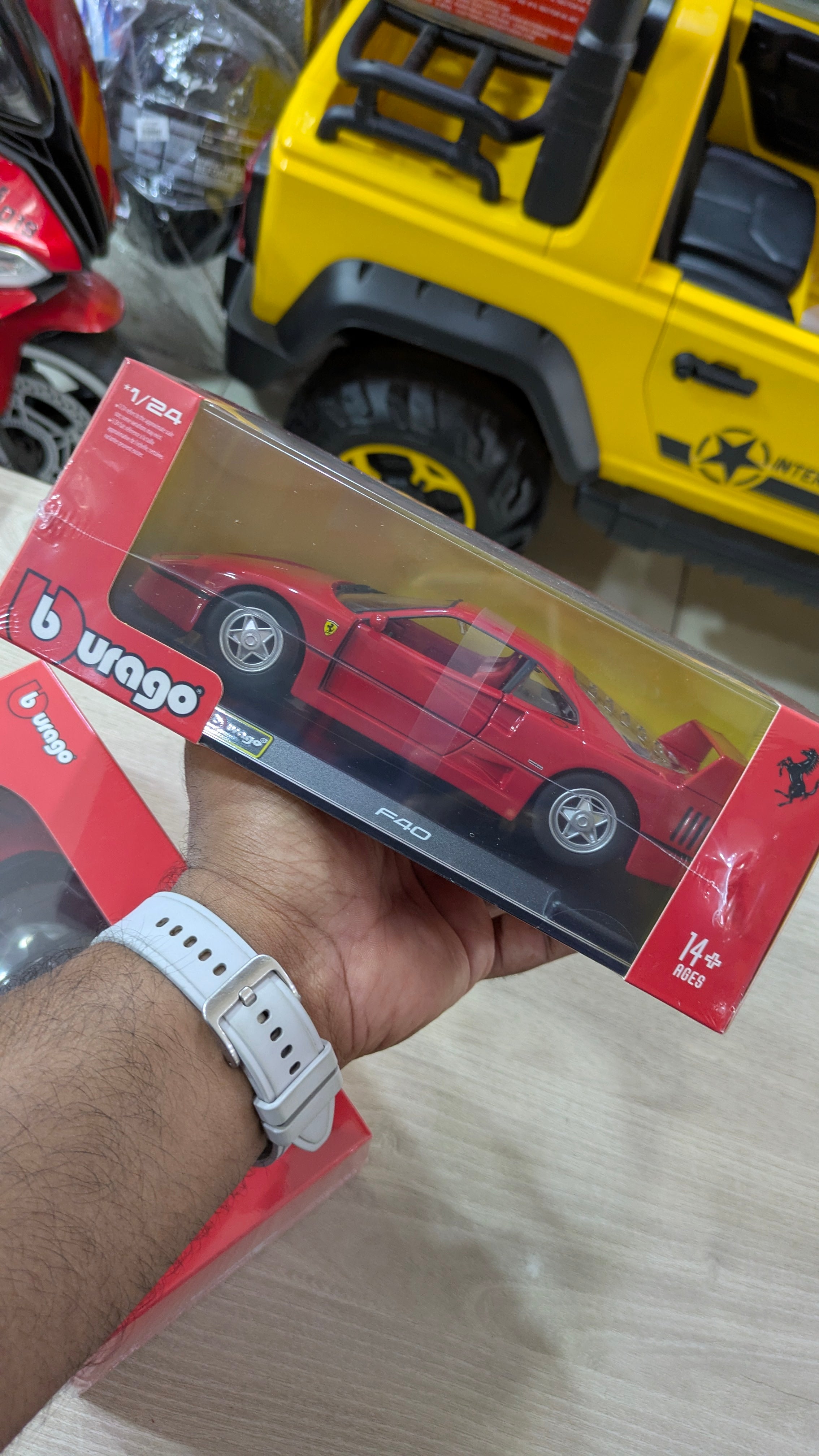 FERRARI F40 1:24 LICENSED DIECAST CAR bburago