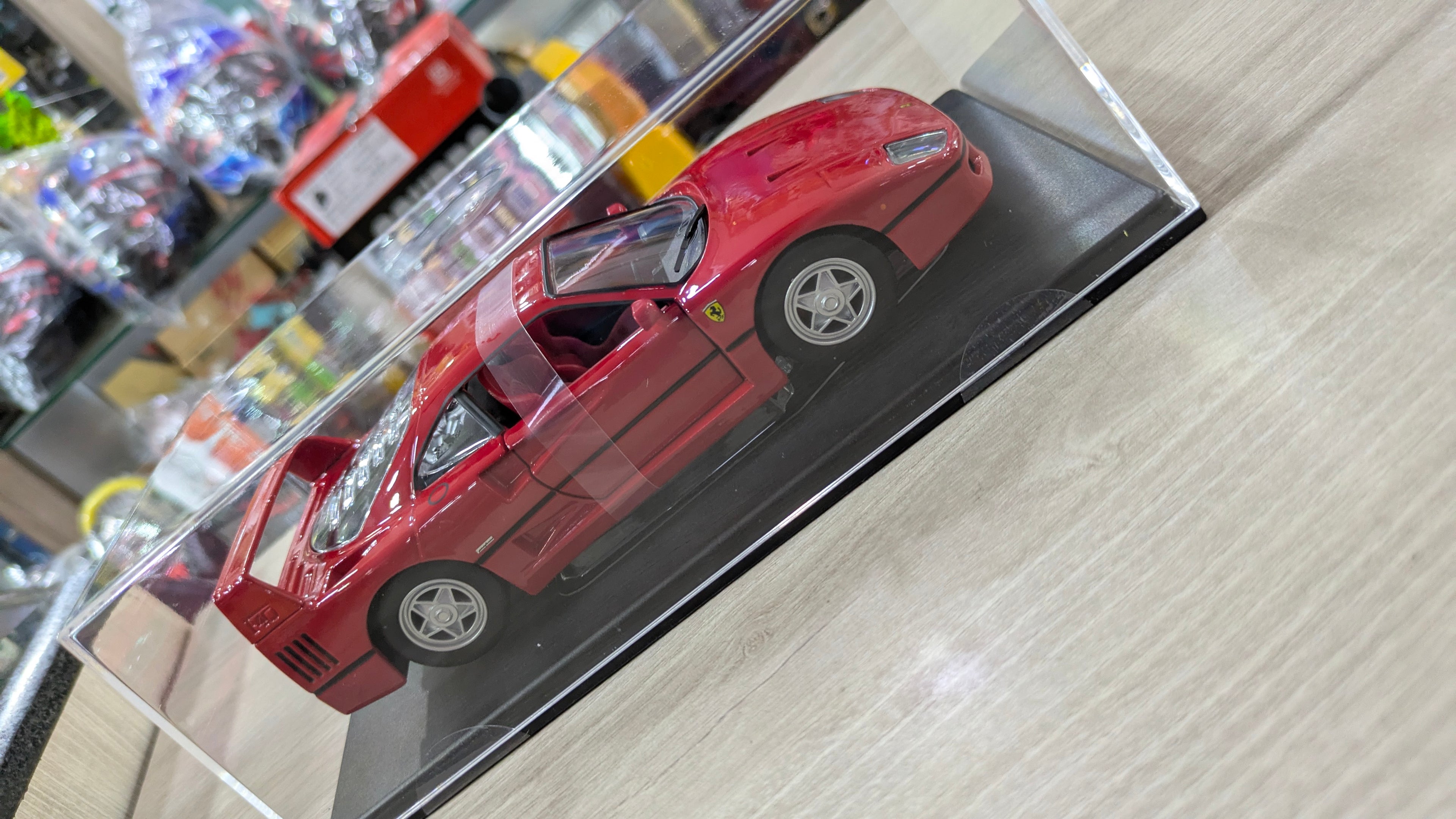 FERRARI F40 1:24 LICENSED DIECAST CAR bburago