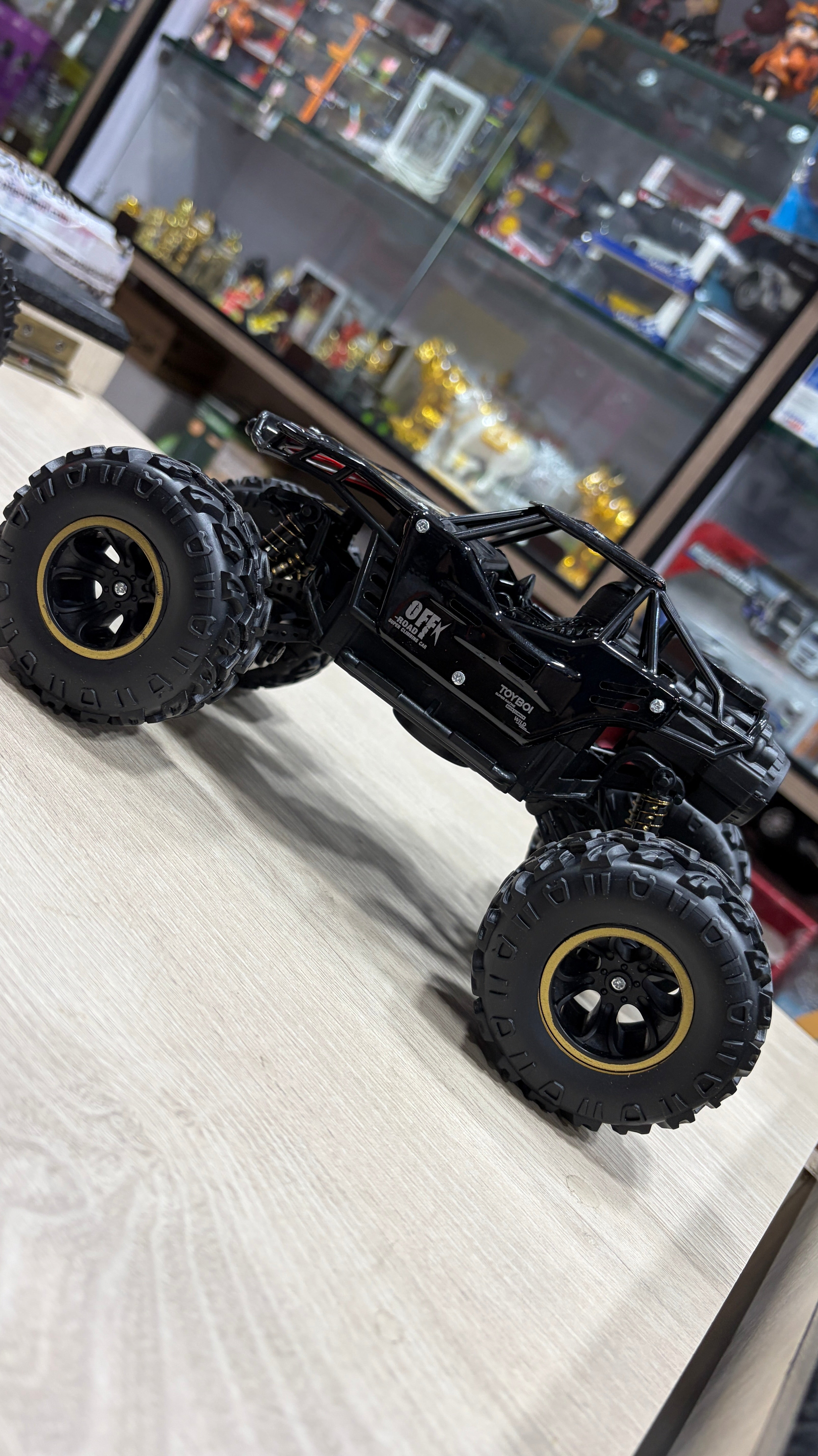 TOYBOI ROCK CRAWLER RECHARGEABLE CAR (random assorted colour )