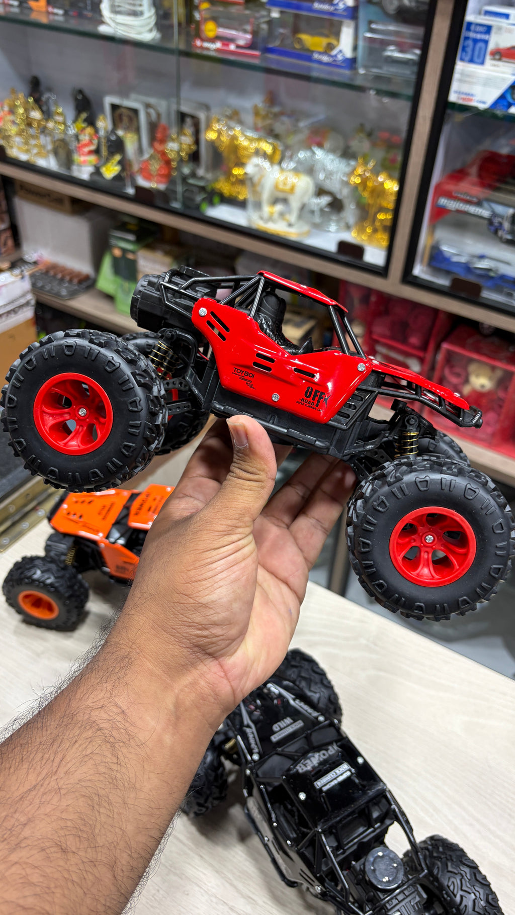 TOYBOI ROCK CRAWLER RECHARGEABLE CAR (random assorted colour )