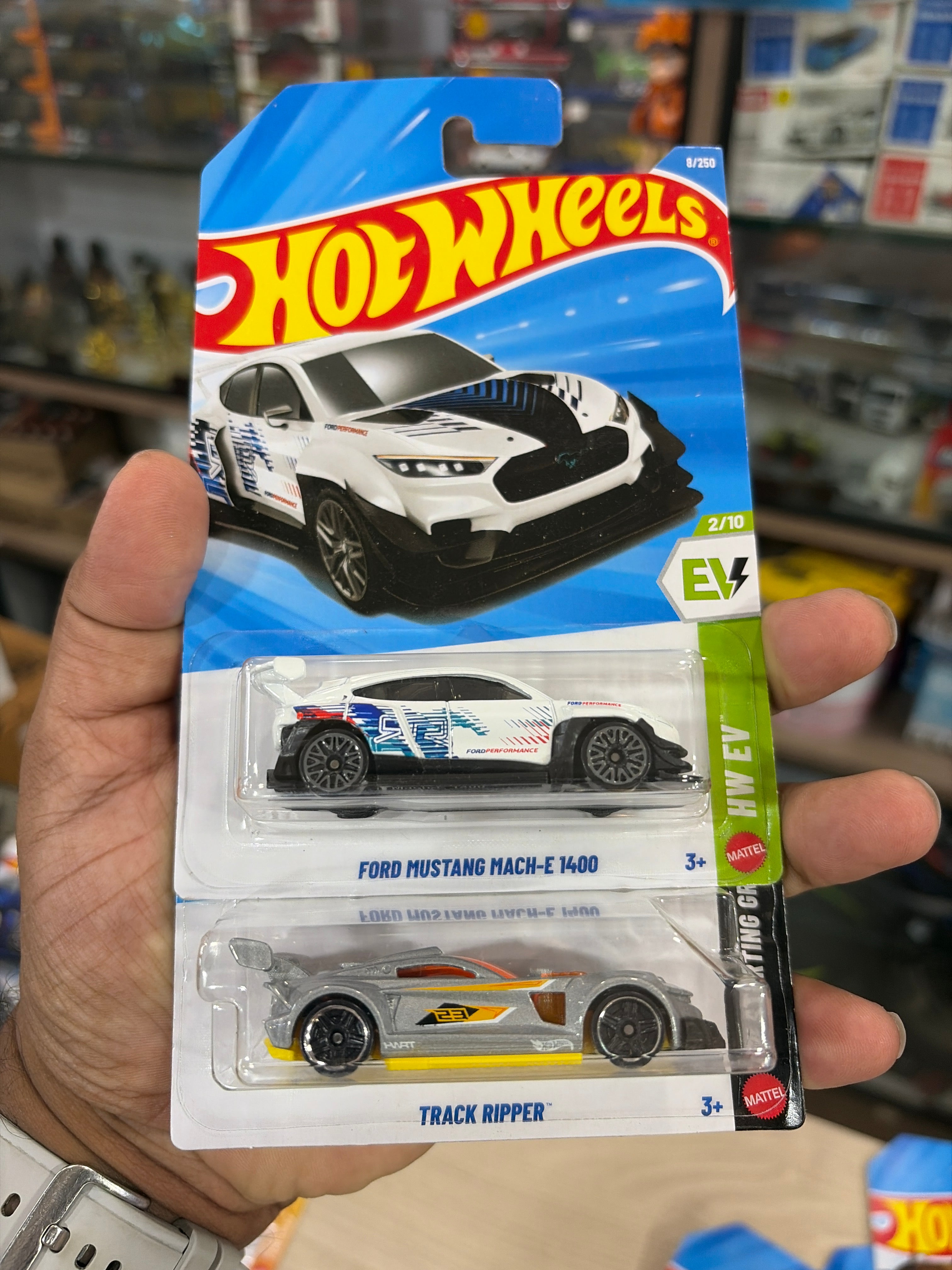 Hotwheels Ford mustang mache track ripper