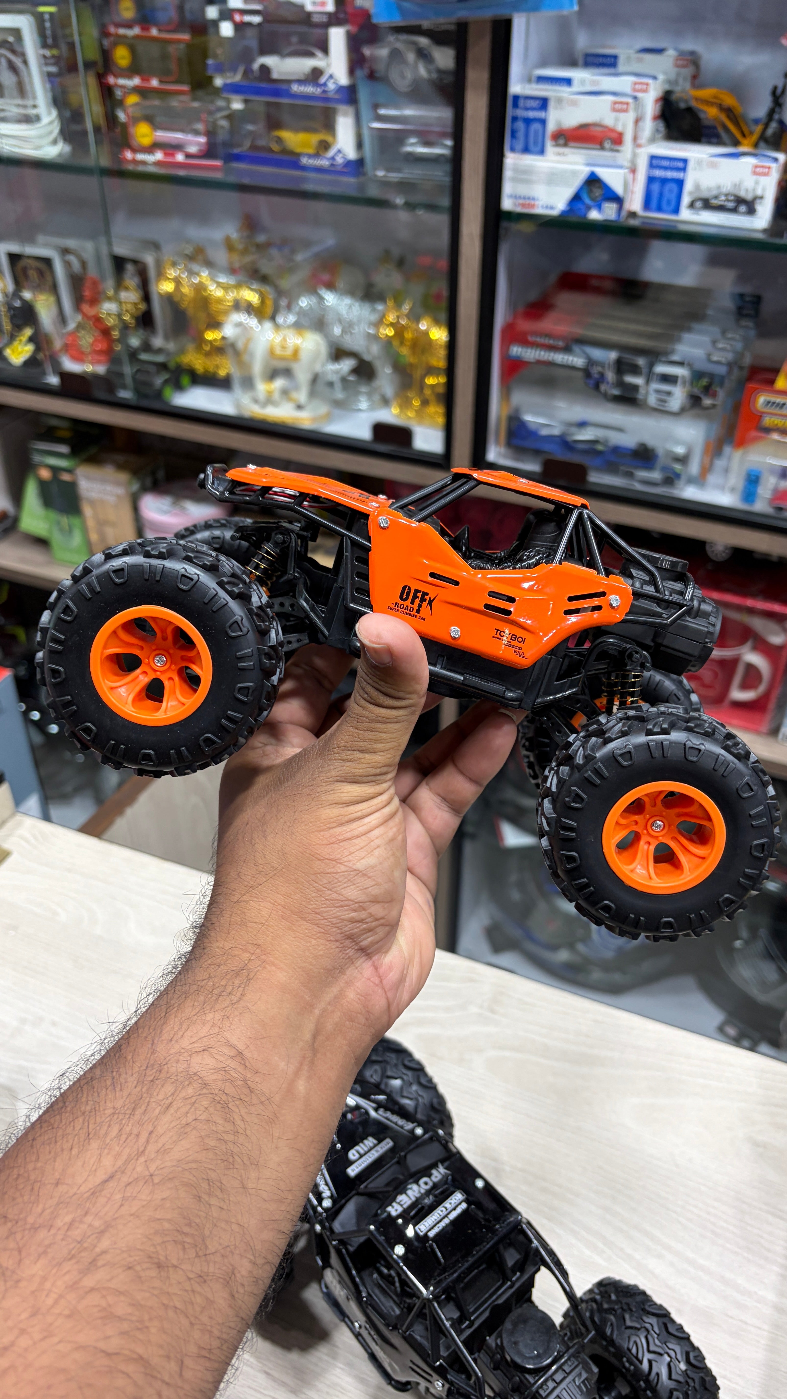TOYBOI ROCK CRAWLER RECHARGEABLE CAR (random assorted colour )