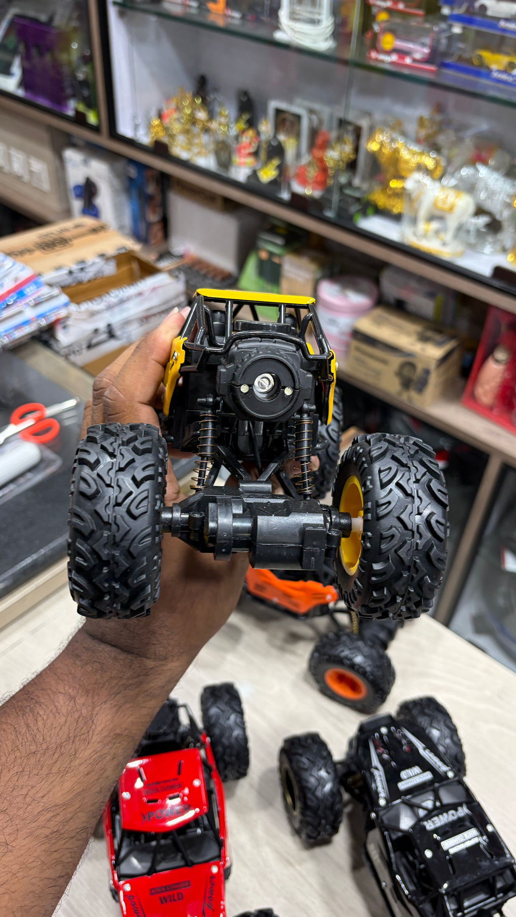 TOYBOI ROCK CRAWLER RECHARGEABLE CAR (random assorted colour )