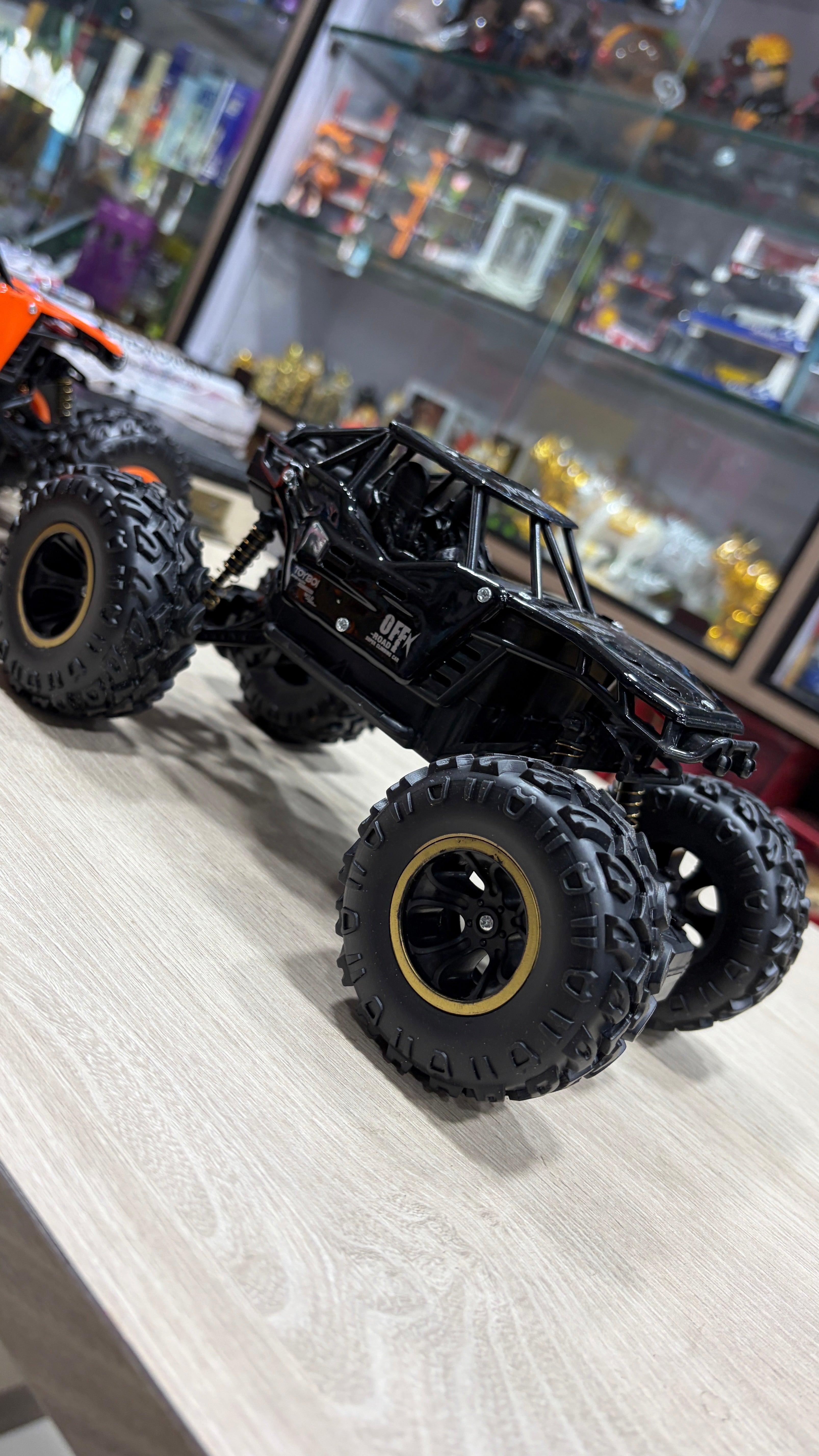 TOYBOI ROCK CRAWLER RECHARGEABLE CAR (random assorted colour )