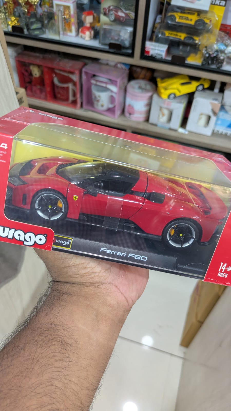 1:24 BBURAGO FERRARI F80 Diecast car