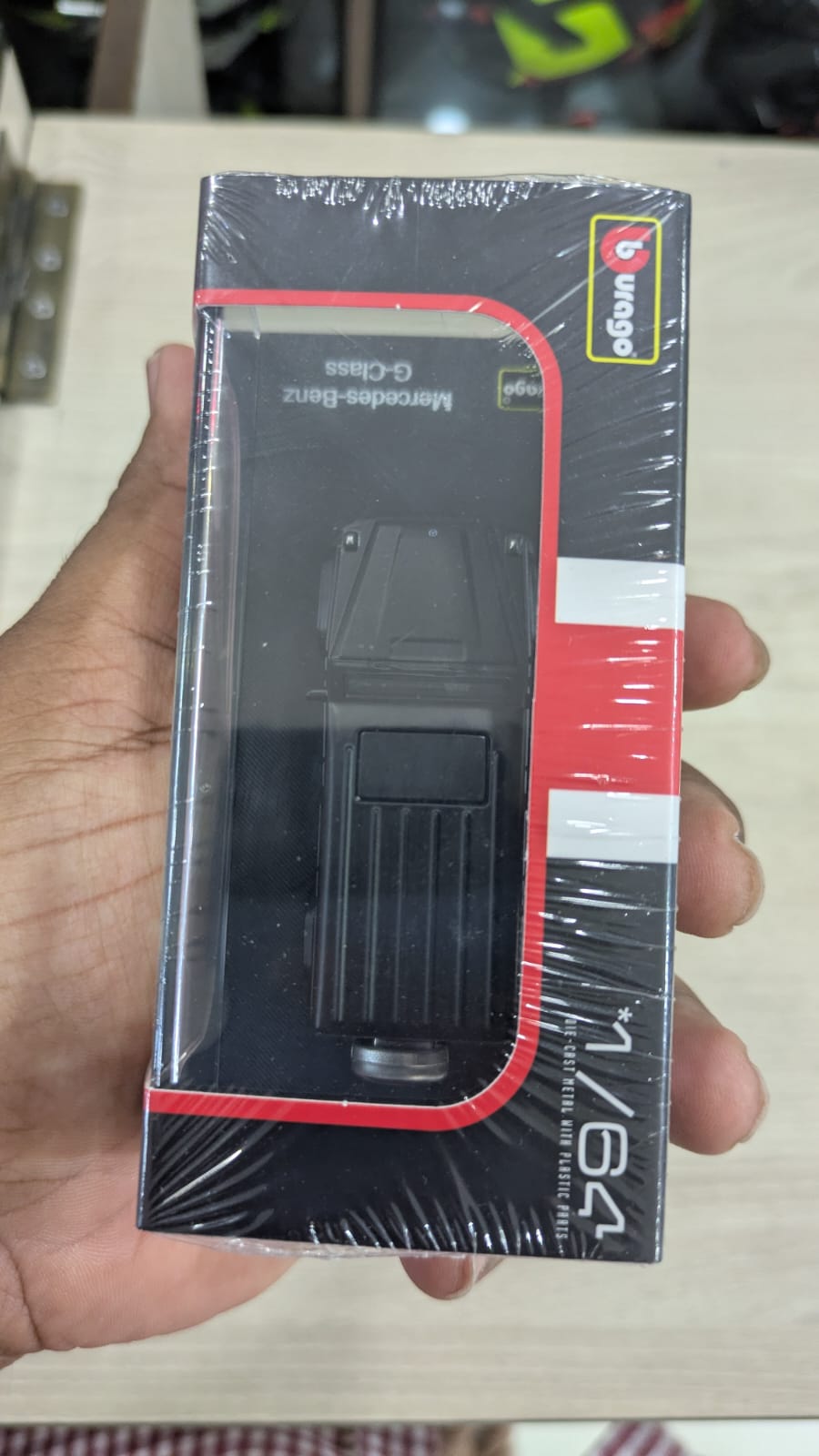 1:64 bburago MERCEDES BENZ G CLASS Diecast car (acrylic box packing)