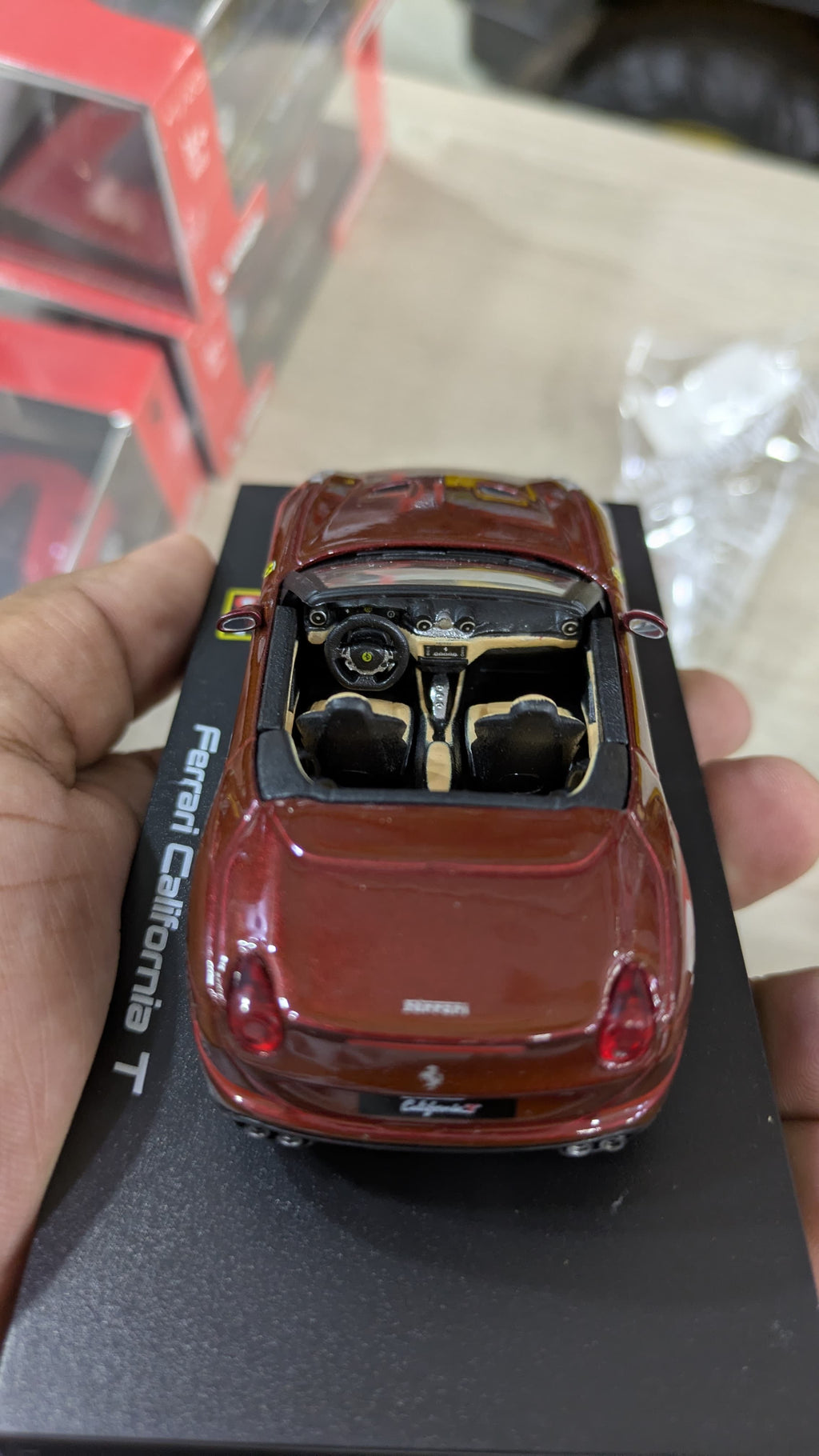 Bburago 1:43 scale Ferrari California (acrylic box)