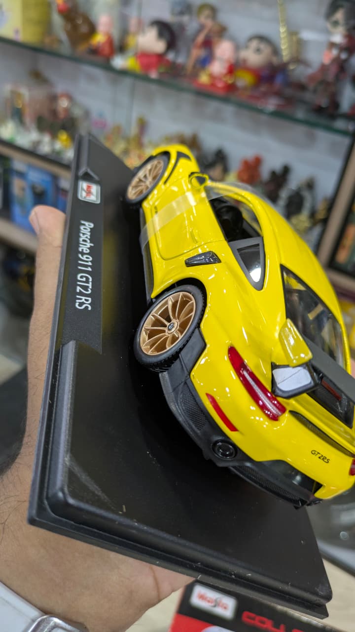 Maisto 1:24 Porsche 911 GT2 RS Licensed Diecast model car