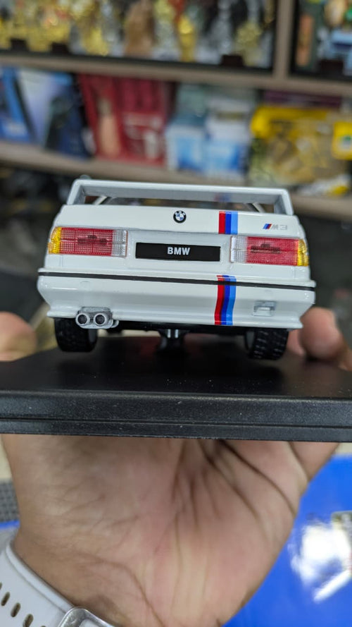 1988 BMW 3 Series M3 White 1:24 Bburago licensed diecast Scale Model car