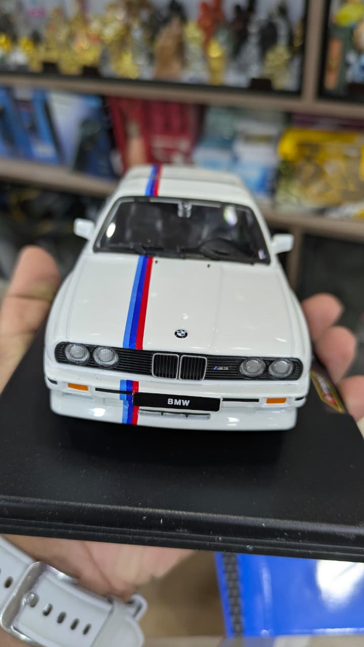 1988 BMW 3 Series M3 White 1:24 Bburago licensed diecast Scale Model car