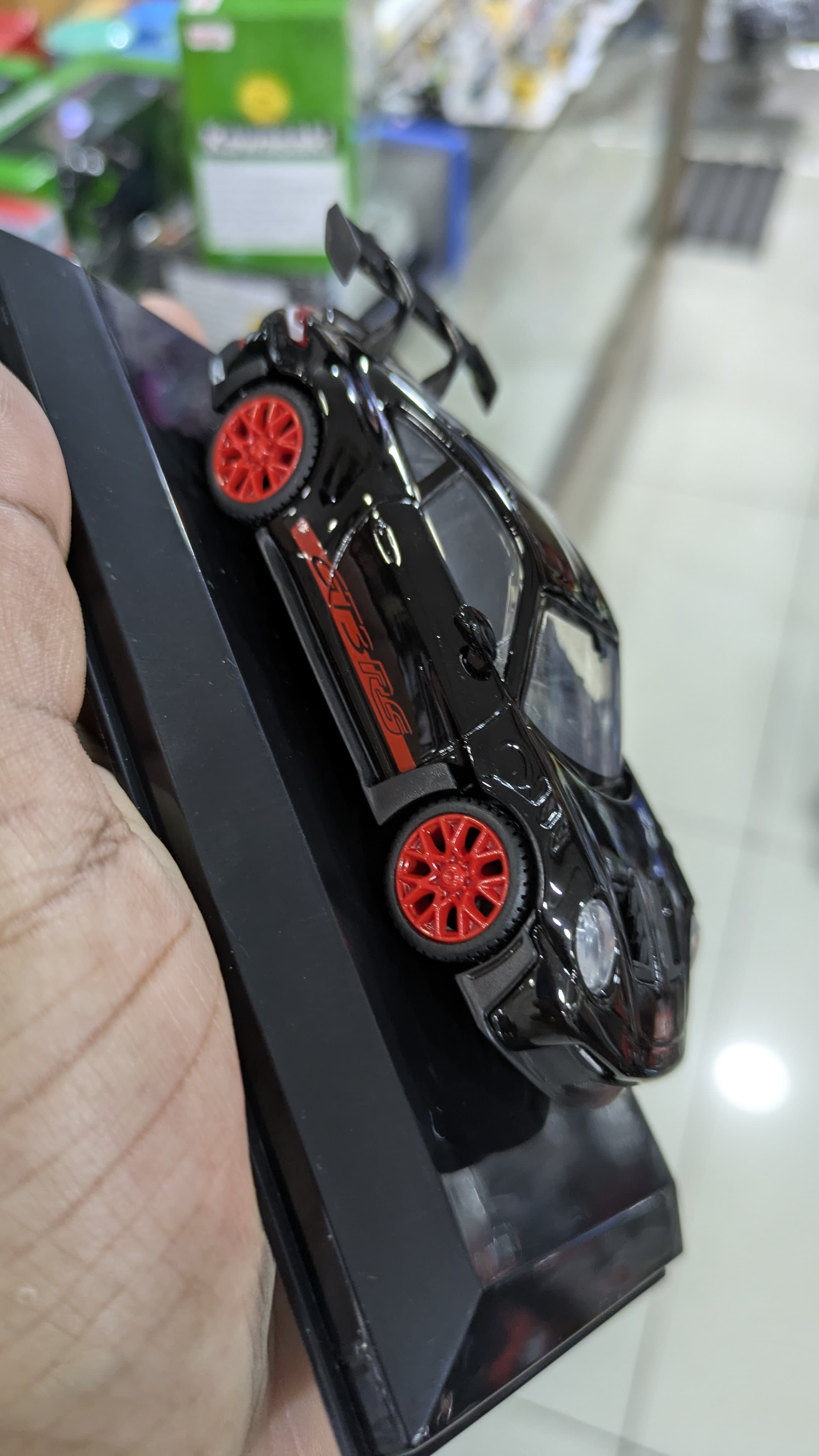 Bburago Porsche 911 gt3 rs 1:43 scale licensed Diecast car
