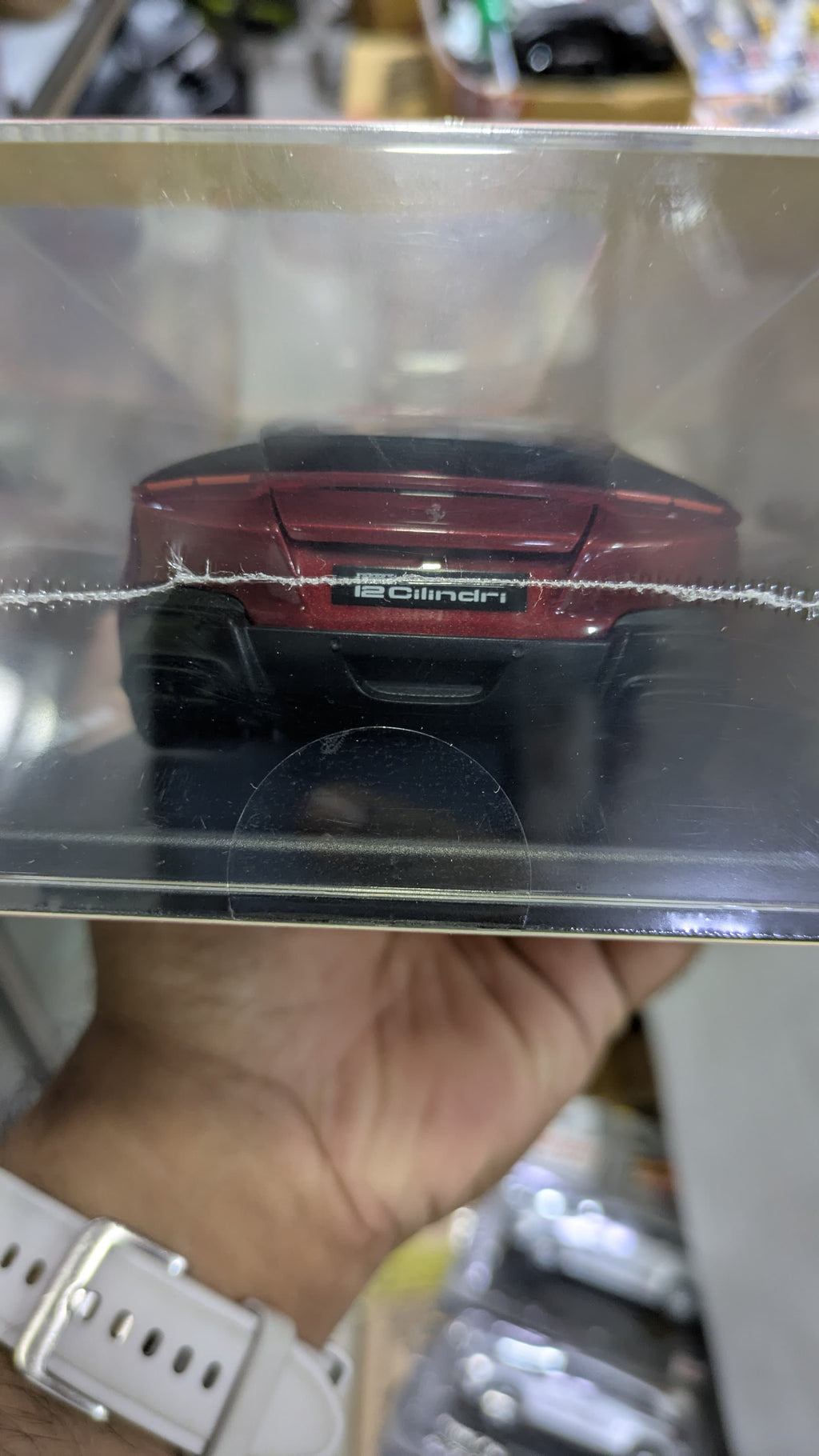 Bburago Ferrari  12 Cilindri Red 1:24 Licensed Diecast Scale Model Car with Acrylic Cover
