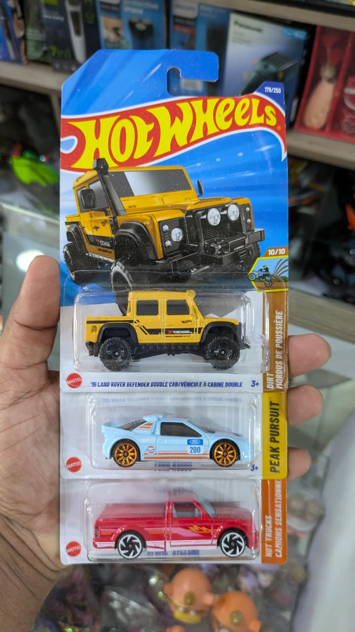 Hotwheels q case 2025 defender Ford combo