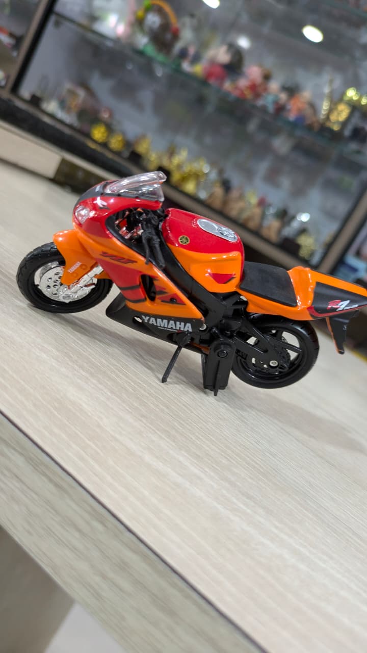 1:18 YAMAHA YZF R7 Maisto licensed Diecast bike