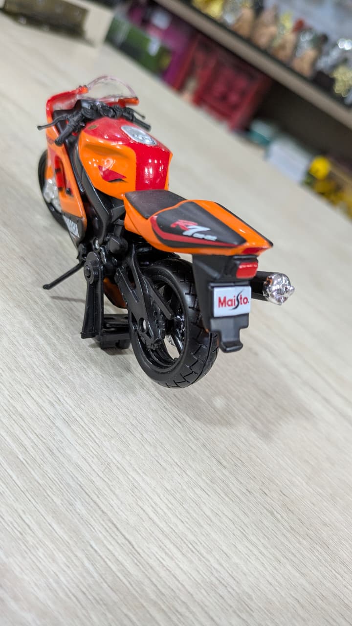 1:18 YAMAHA YZF R7 Maisto licensed Diecast bike