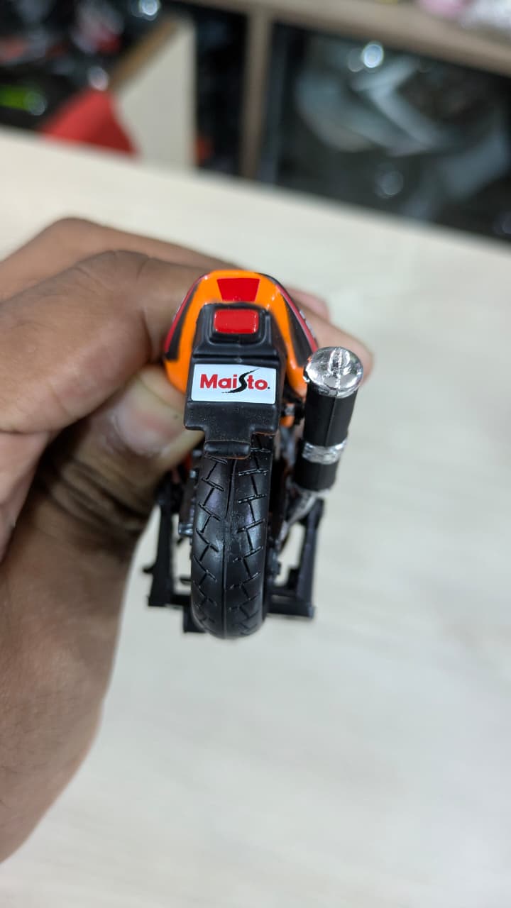 1:18 YAMAHA YZF R7 Maisto licensed Diecast bike