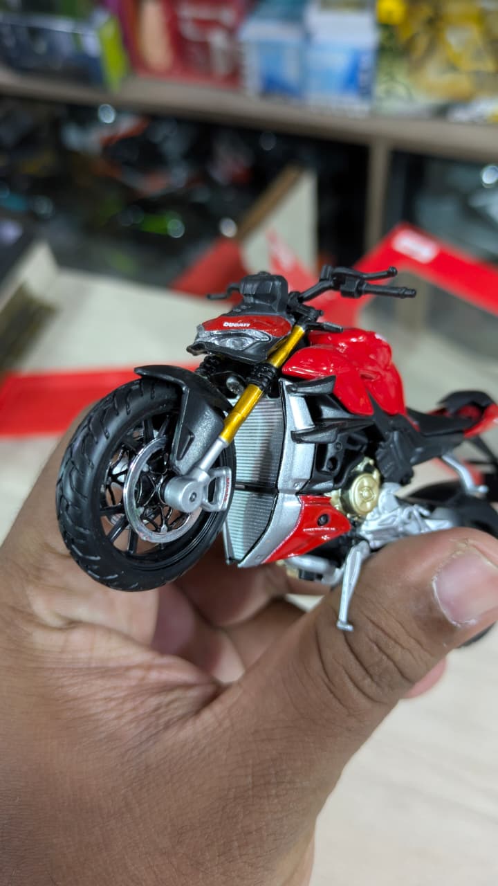 1:18 Maisto Ducati supernaked v4s licensed Diecast bike