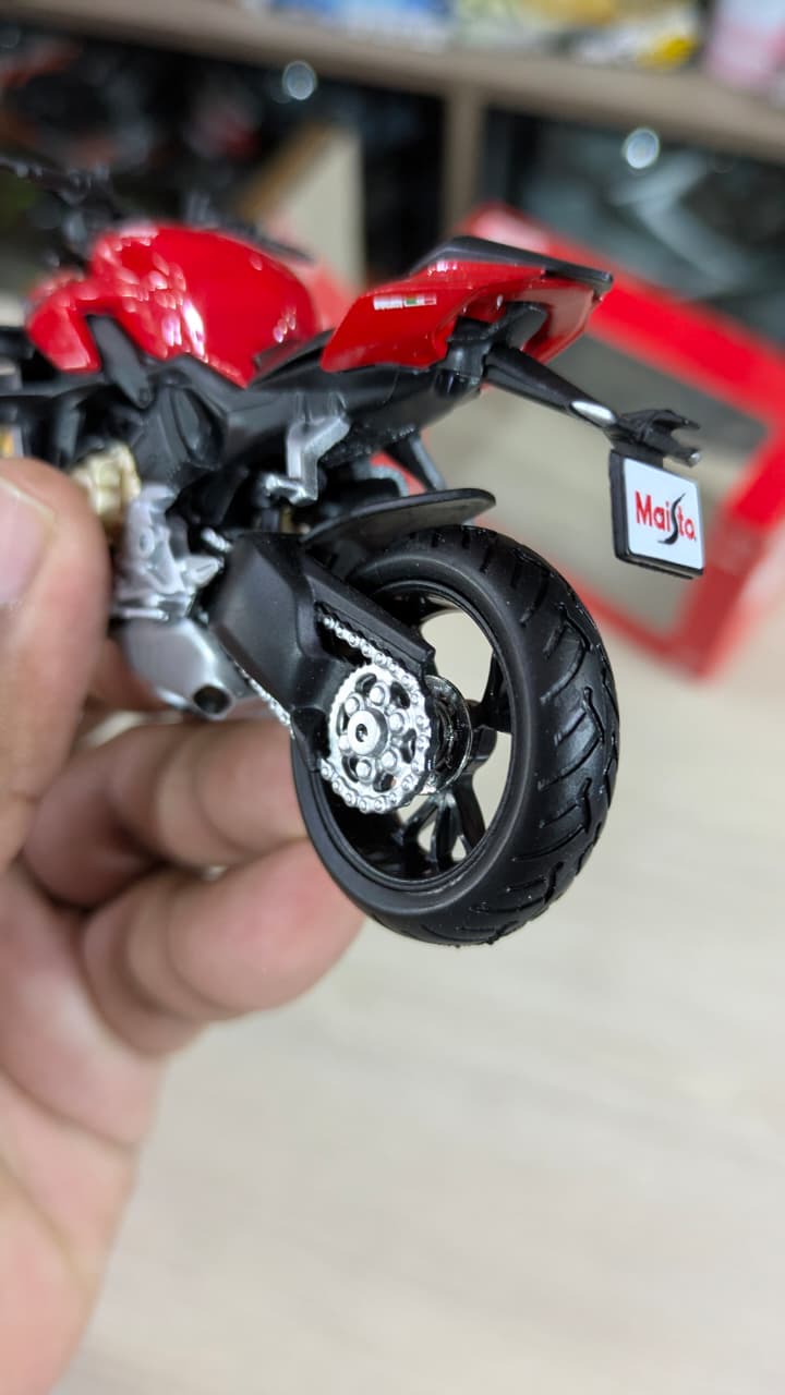 1:18 Maisto Ducati supernaked v4s licensed Diecast bike