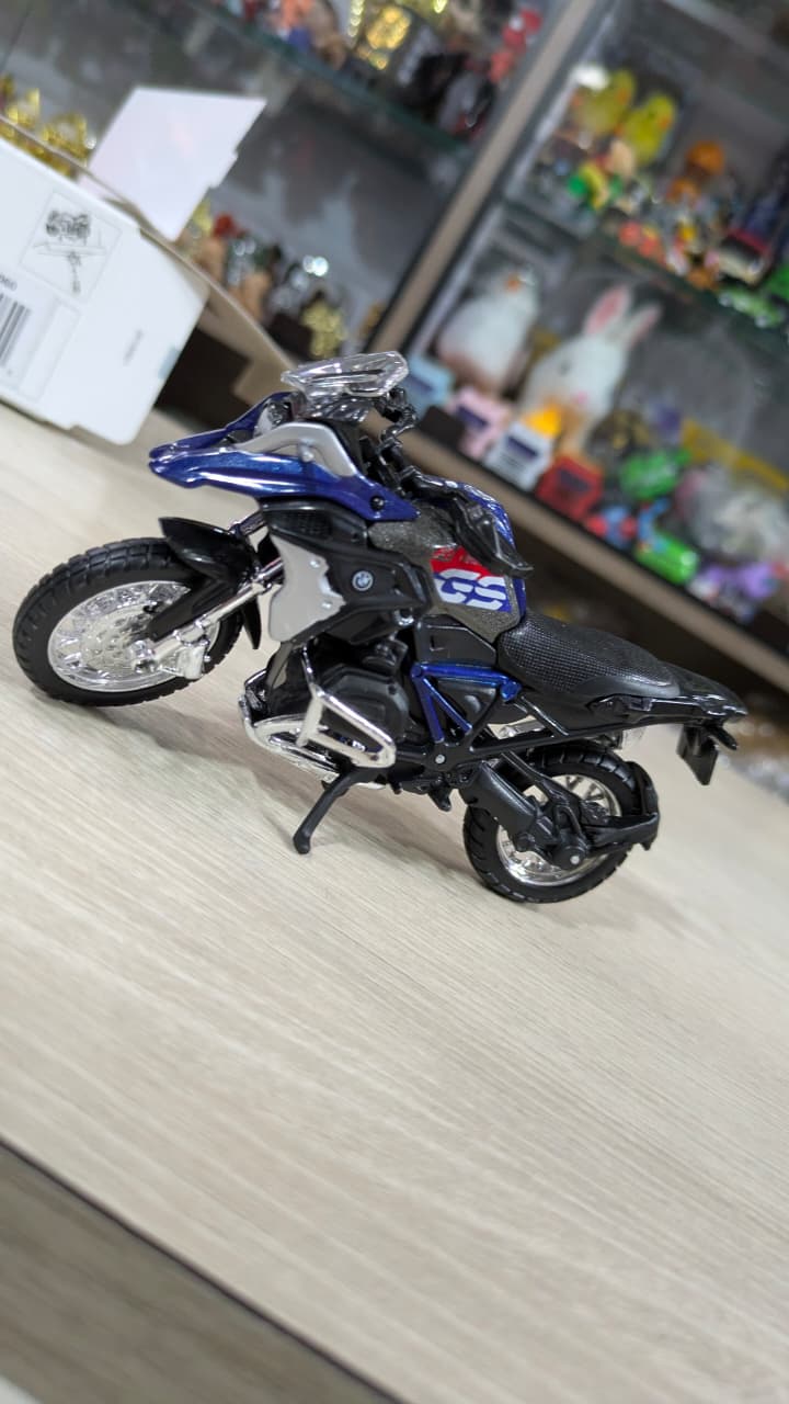 1:18 BMW R 1200GS 2017 licensed Maisto Diecast bike
