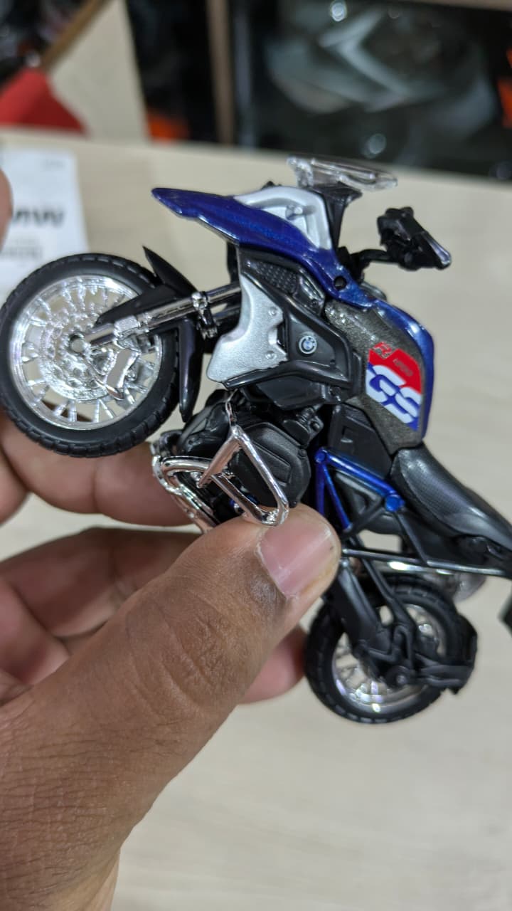 1:18 BMW R 1200GS 2017 licensed Maisto Diecast bike