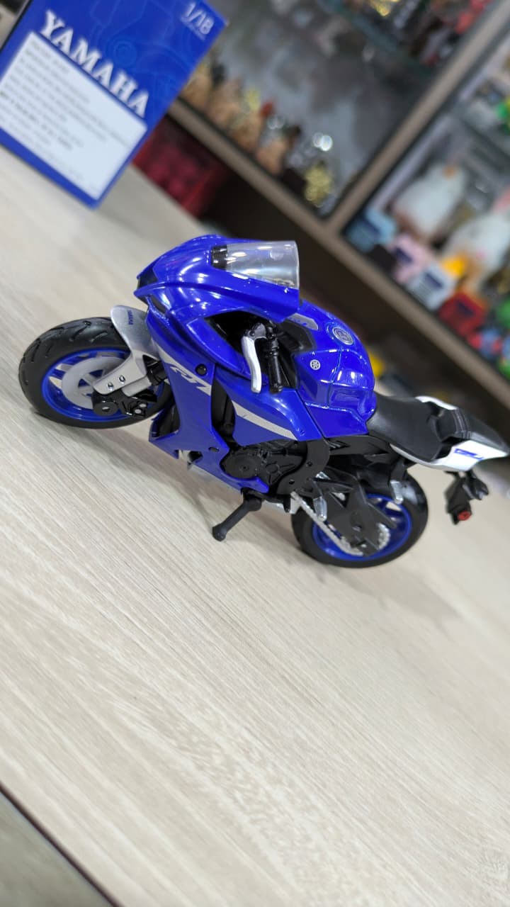 1:18 Yamaha YZF -R1 2021 licensed Maisto Diecast bike