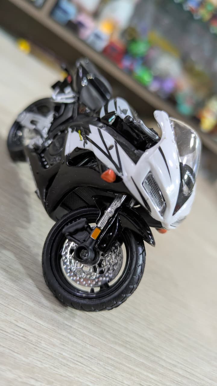 1:18 Honda CBR1000RR Licensed Maisto Diecast bike