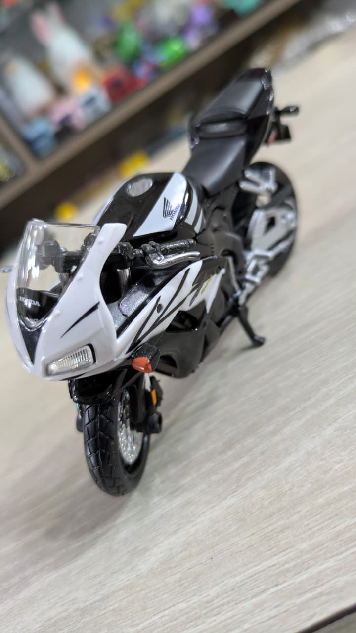 1:18 Honda CBR1000RR Licensed Maisto Diecast bike