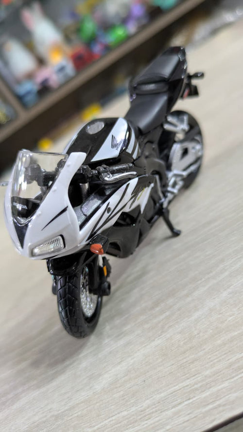 1:18 Honda CBR1000RR Licensed Maisto Diecast bike
