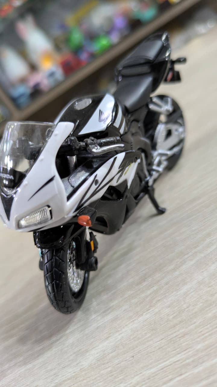 1:18 Honda CBR1000RR Licensed Maisto Diecast bike