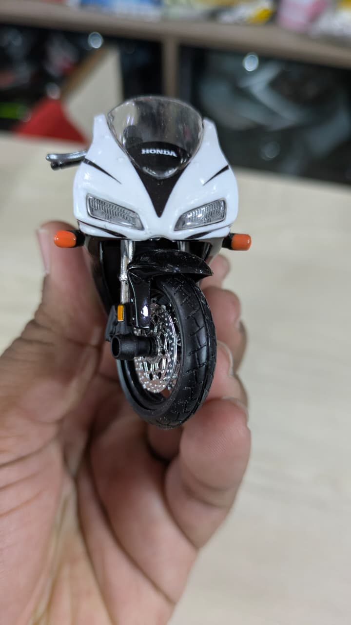 1:18 Honda CBR1000RR Licensed Maisto Diecast bike