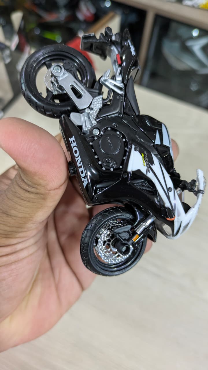 1:18 Honda CBR1000RR Licensed Maisto Diecast bike